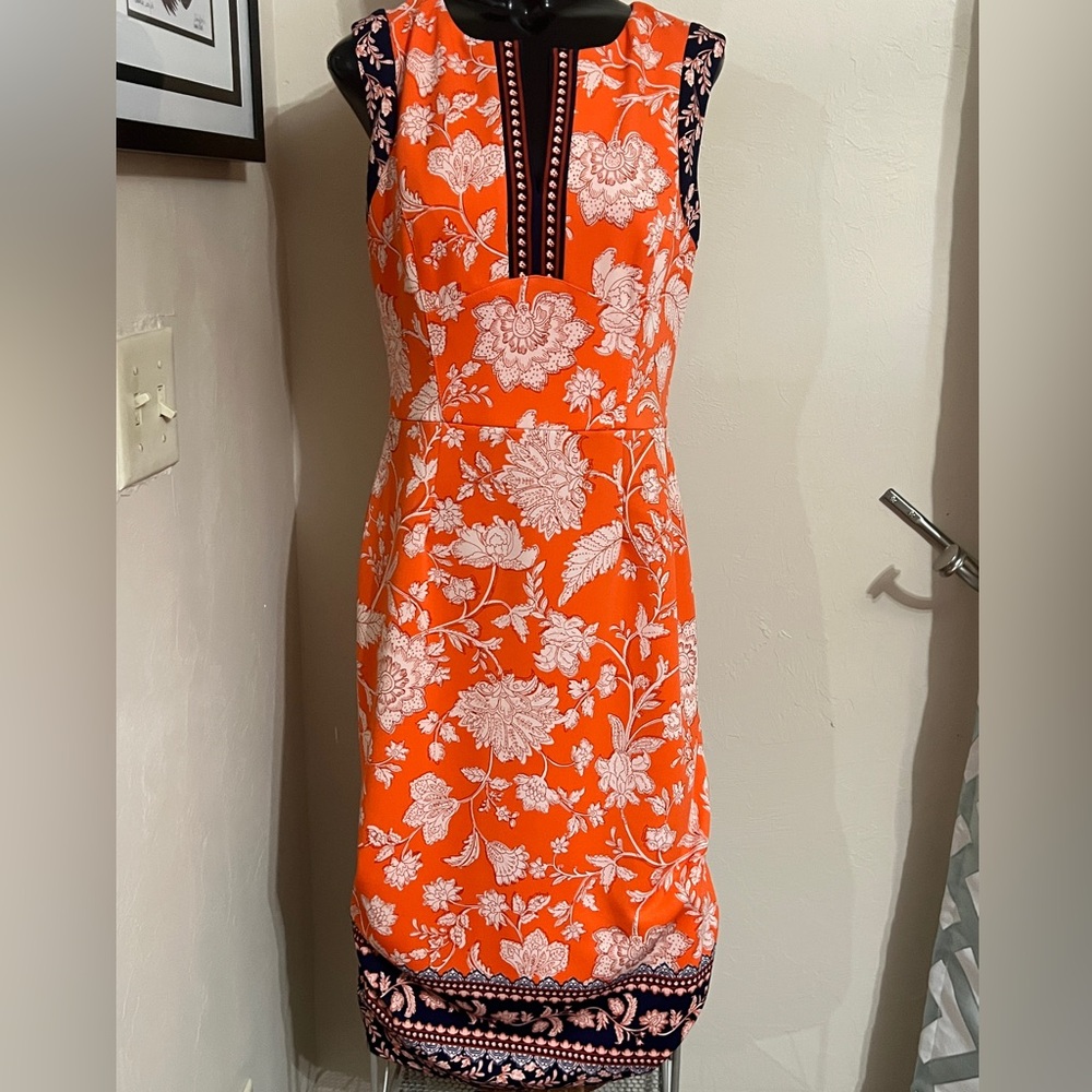 Women’s size 4 midi Maggy London polyester double V neck dress zipper back